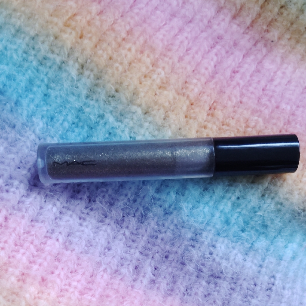 MAC Cosmetics Glimmer Glass Bling Black